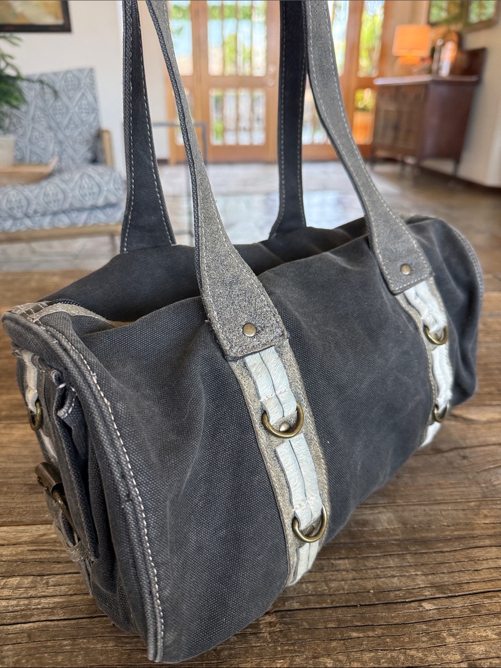 Ana Firenze Barrel bag. Canvas, Leather, calfskin. FunY2K throwback!